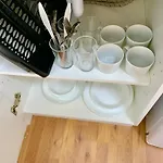 London Studio Apartments, Private Bathroom, Kitchenette, Parking, Np3