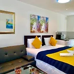 London Studio Apartments, Private Bathroom, Kitchenette, Parking, Np3