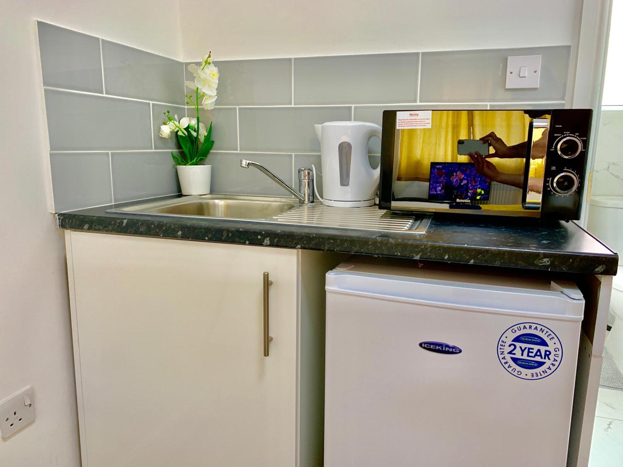 Apartment Apartments, Private Bathroom, Kitchenette, Parking, Np3 London