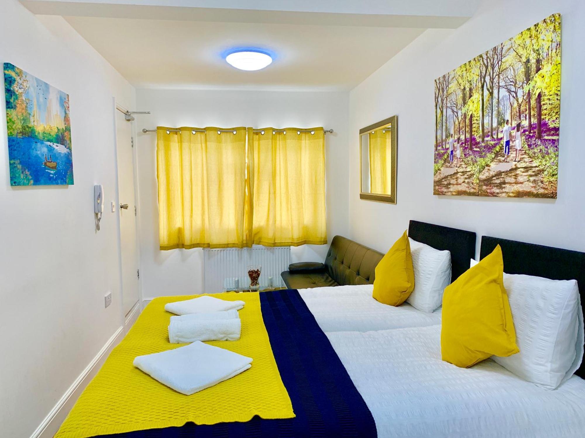 Apartments, Private Bathroom, Kitchenette, Parking, Np3 * London
